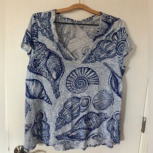 Lilly Pulitzer 100% Cotton V-neck Tee. Size XL VGUC from nonsmoking home.